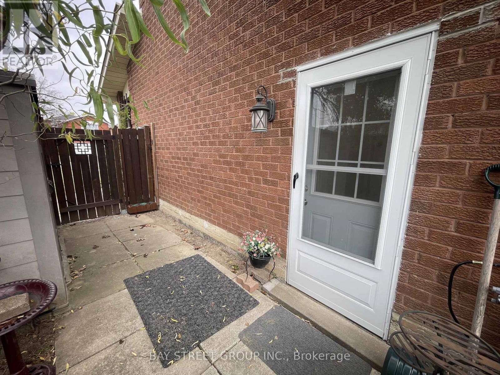 1 TRALEE (LOWER) STREET, Brampton (Heart Lake West) — photo 3