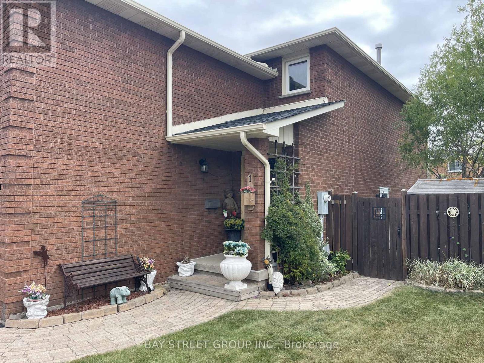 1 TRALEE (LOWER) STREET, Brampton (Heart Lake West) — photo 8