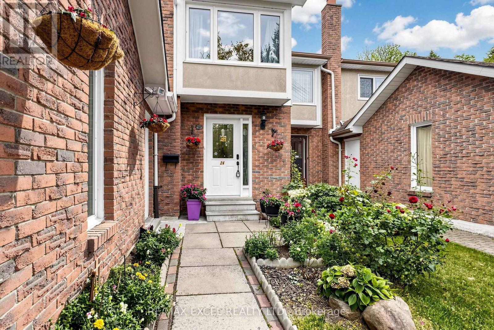 24 REDHEUGH CRESCENT, Toronto (Steeles) — photo 2