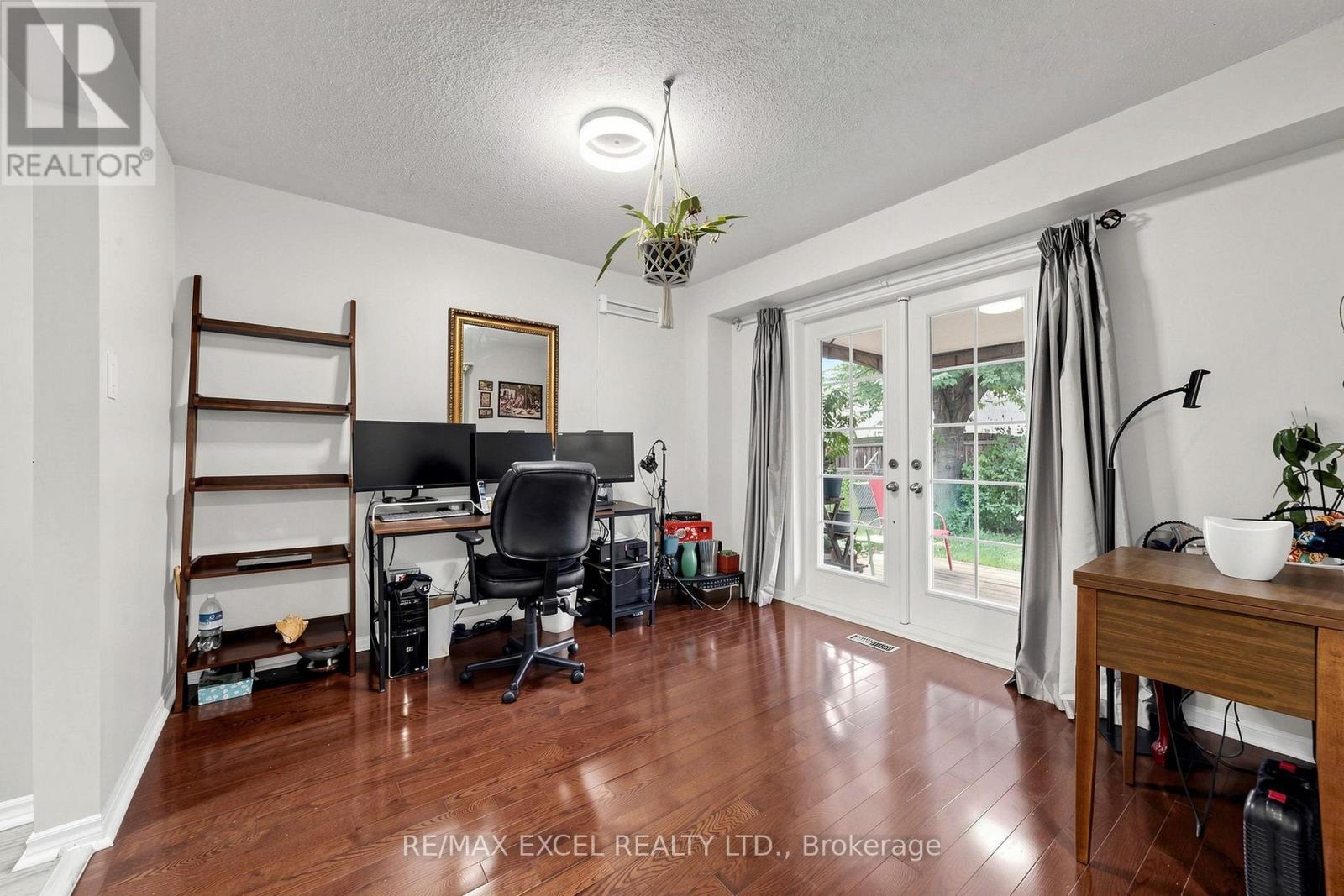 24 REDHEUGH CRESCENT - 21
