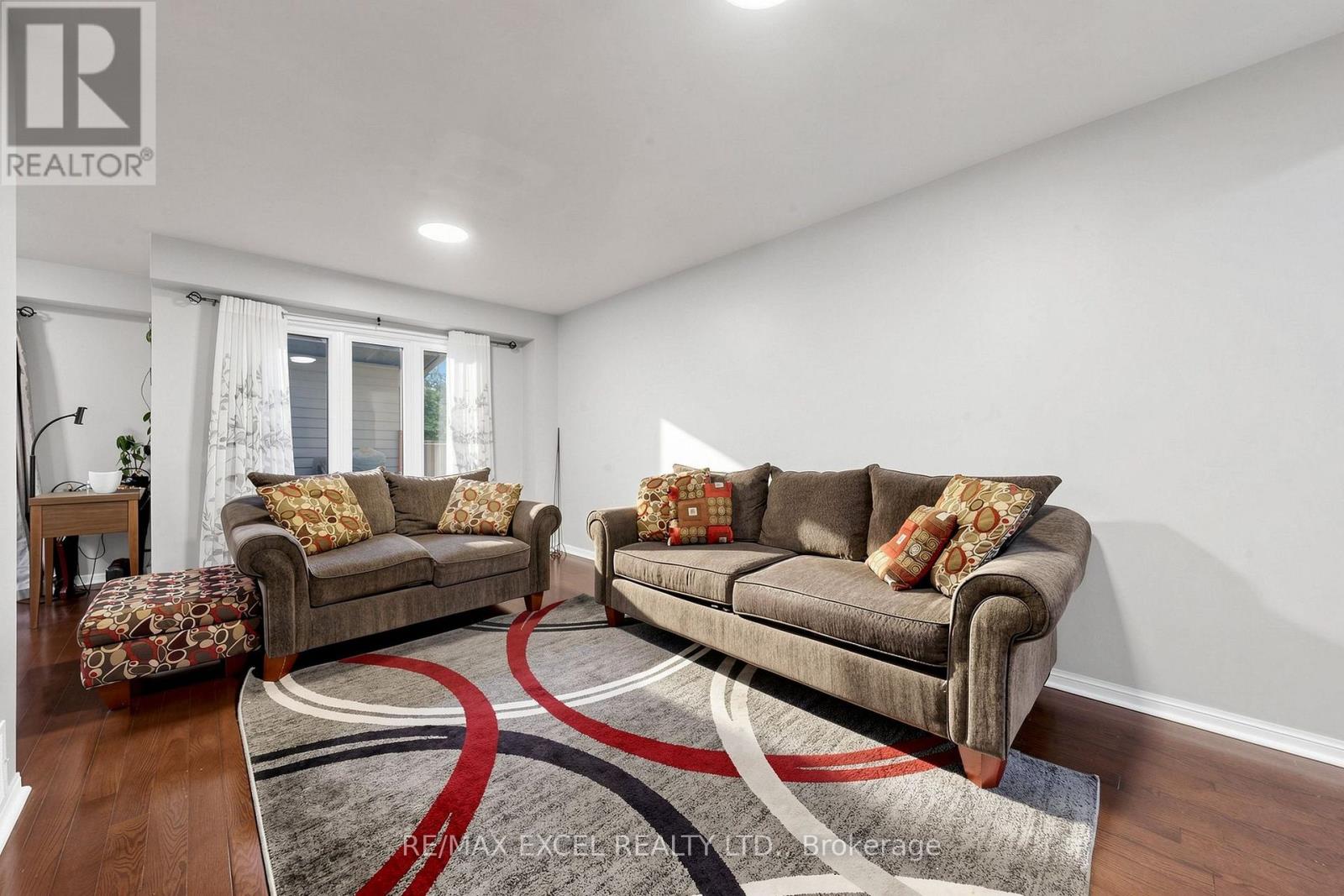 24 REDHEUGH CRESCENT, Toronto (Steeles) — photo 3
