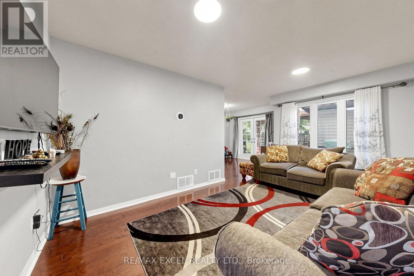 24 REDHEUGH CRESCENT, Toronto (Steeles) — photo 4