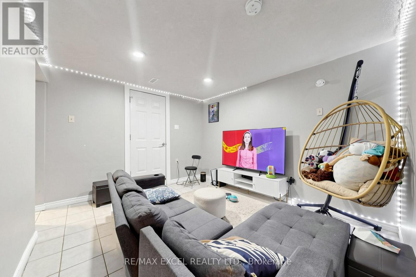 24 REDHEUGH CRESCENT - 46