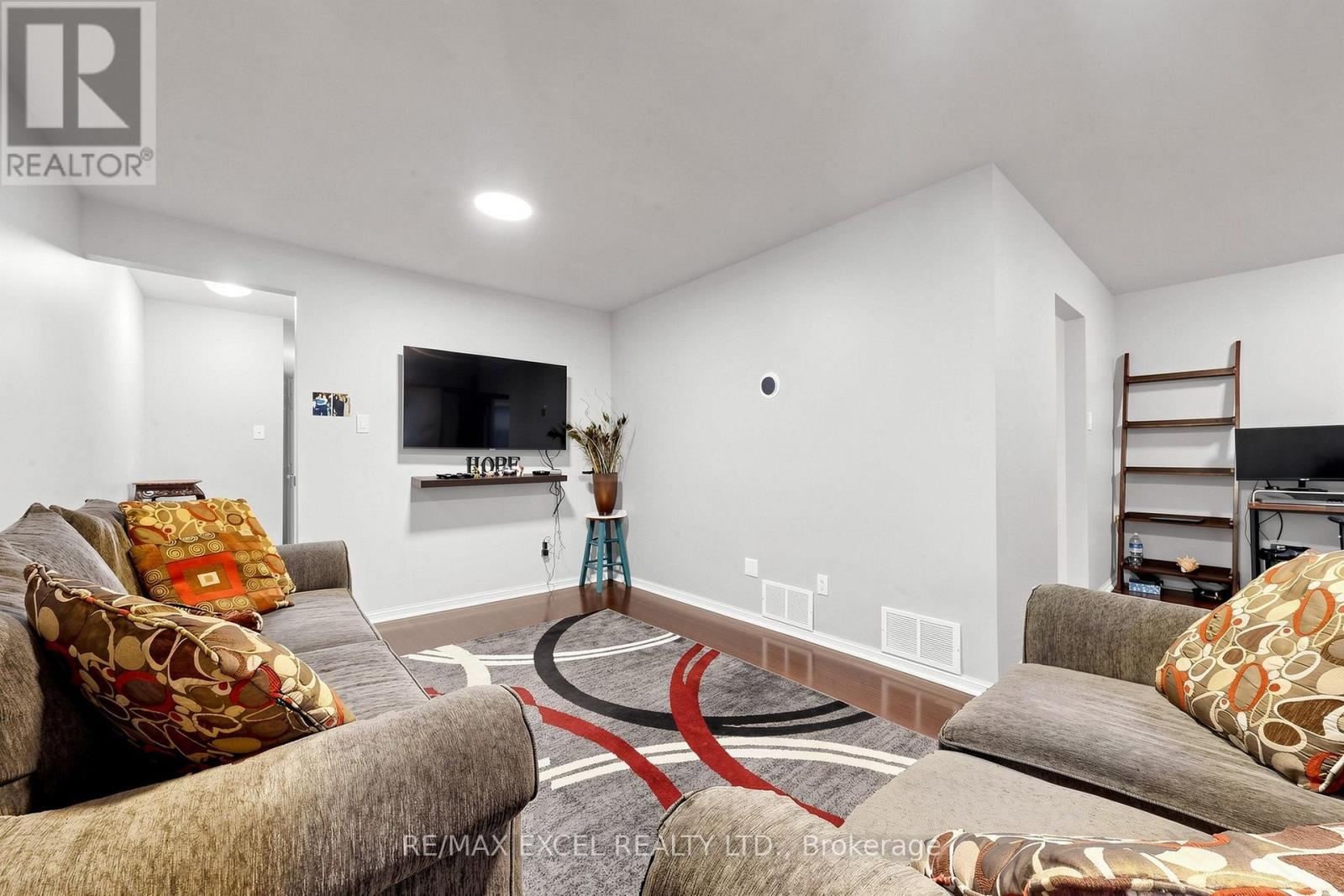 24 REDHEUGH CRESCENT, Toronto (Steeles) — photo 7