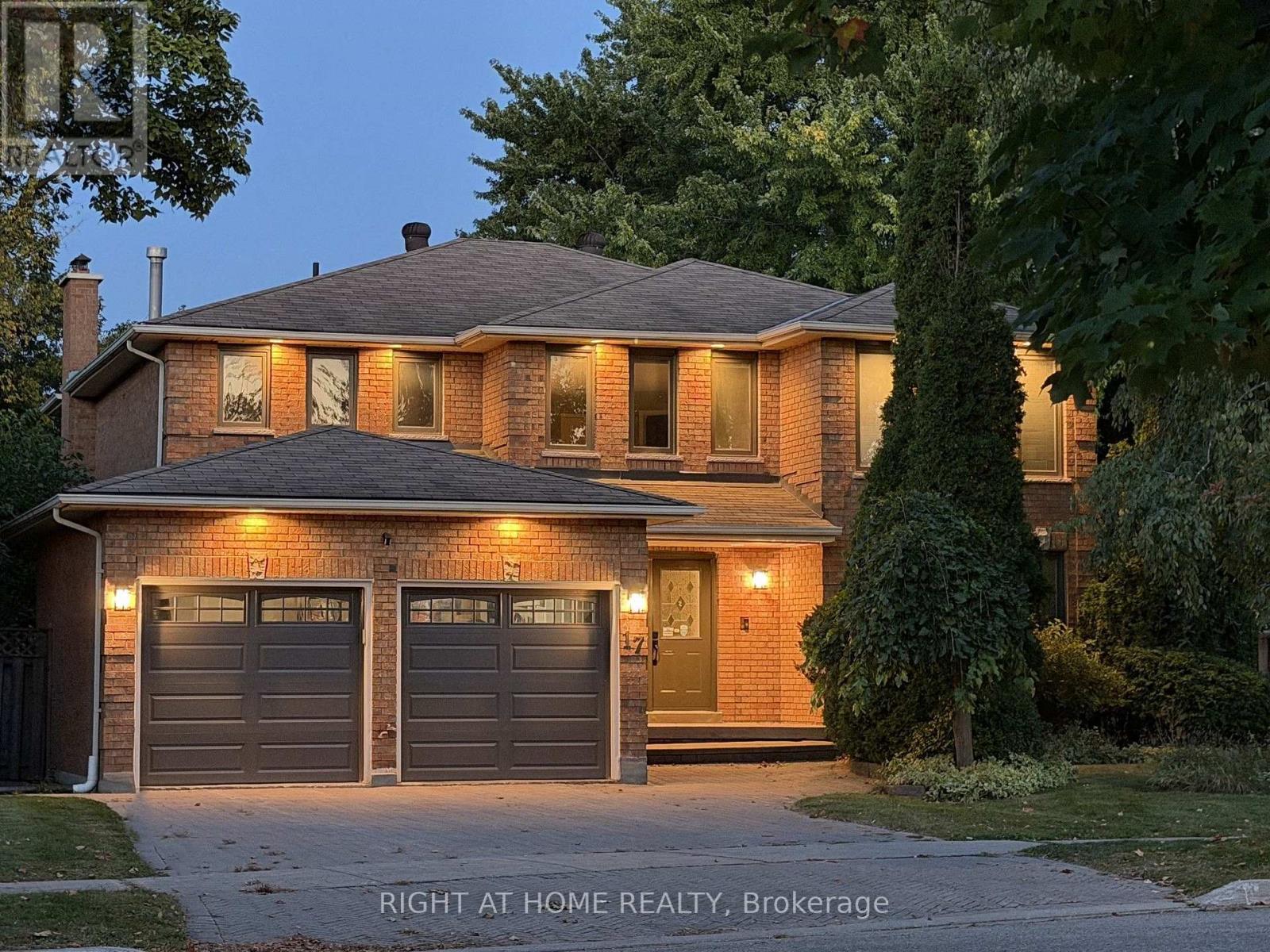 17 PICCADILLY ROAD, Richmond Hill (Doncrest) — photo 2