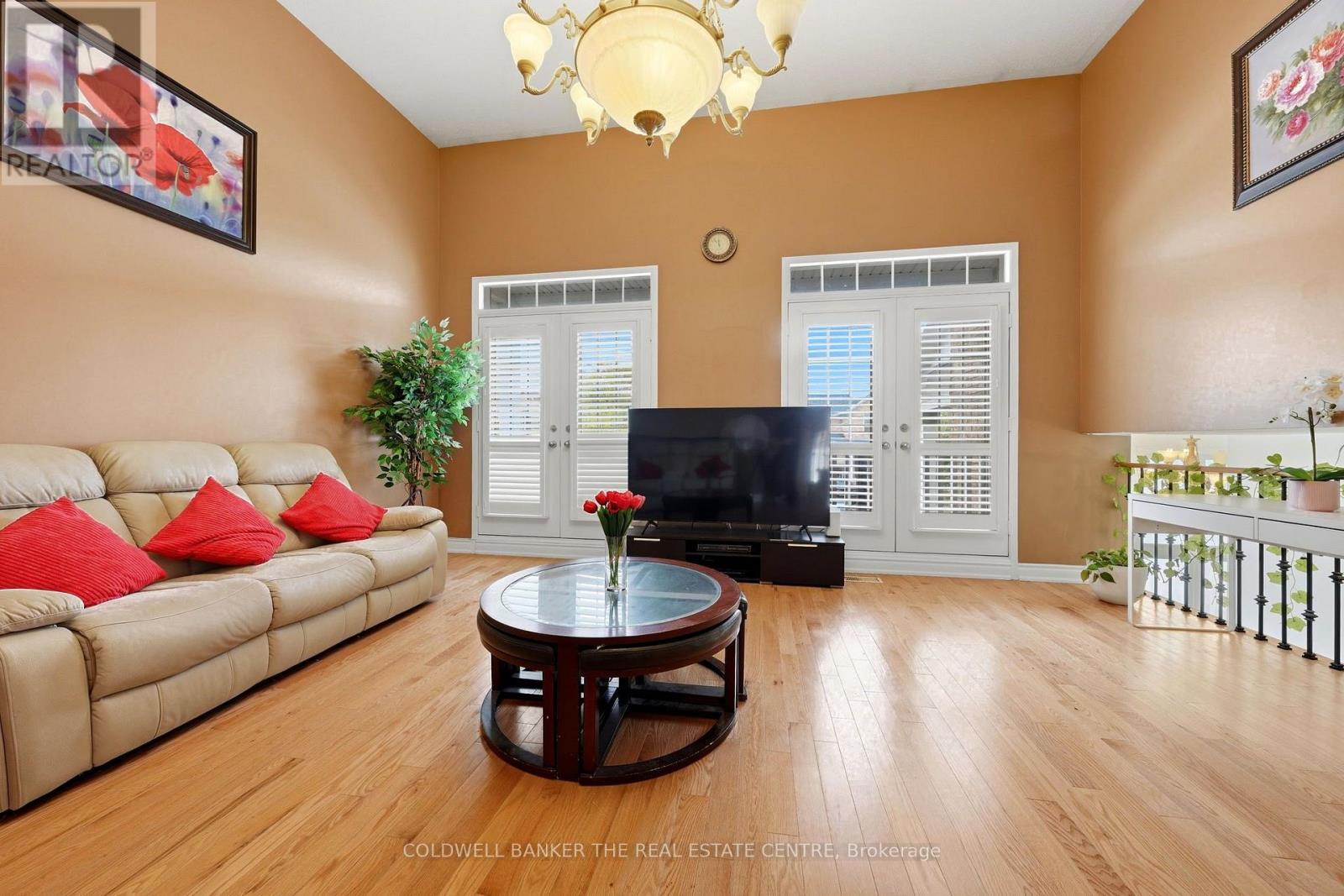 15 CHARLESWOOD CIRCLE - 23