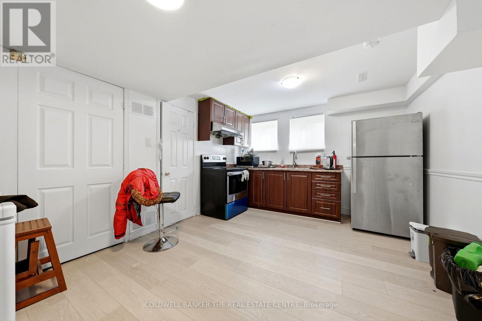 15 CHARLESWOOD CIRCLE - 45