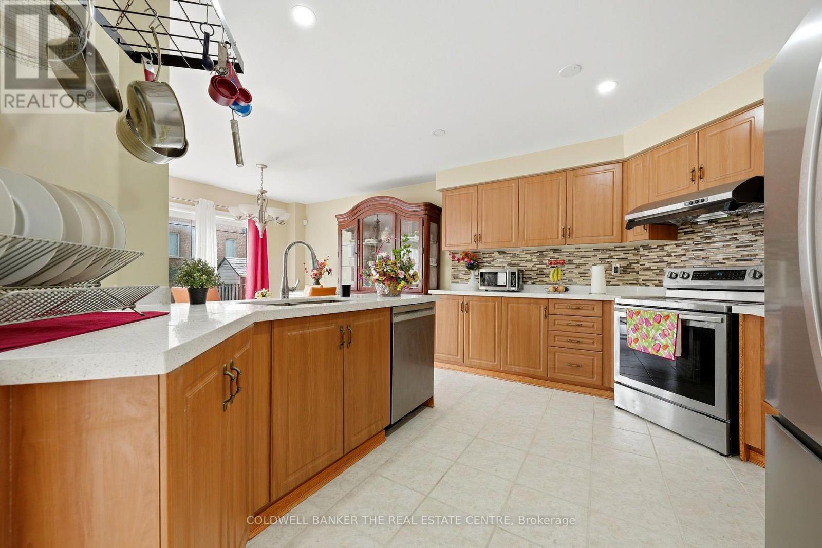 15 CHARLESWOOD CIRCLE, Brampton (Fletcher's Meadow) — photo 9