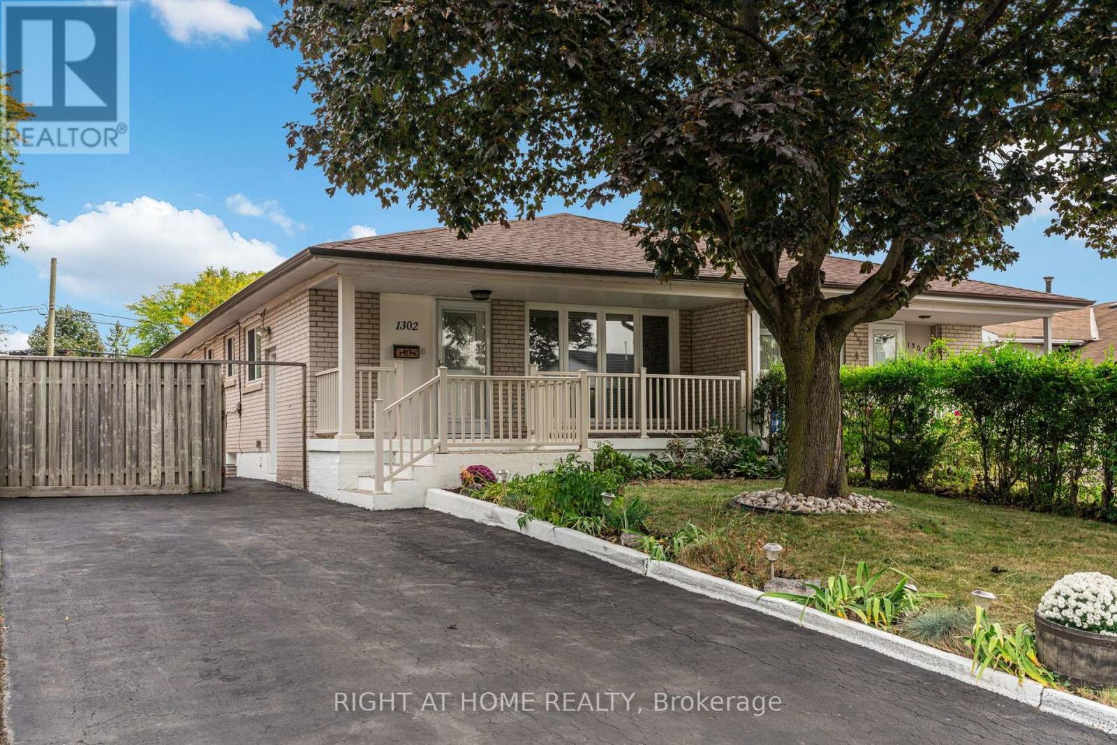 1302 REDBANK CRESCENT, Oakville (CP College Park)