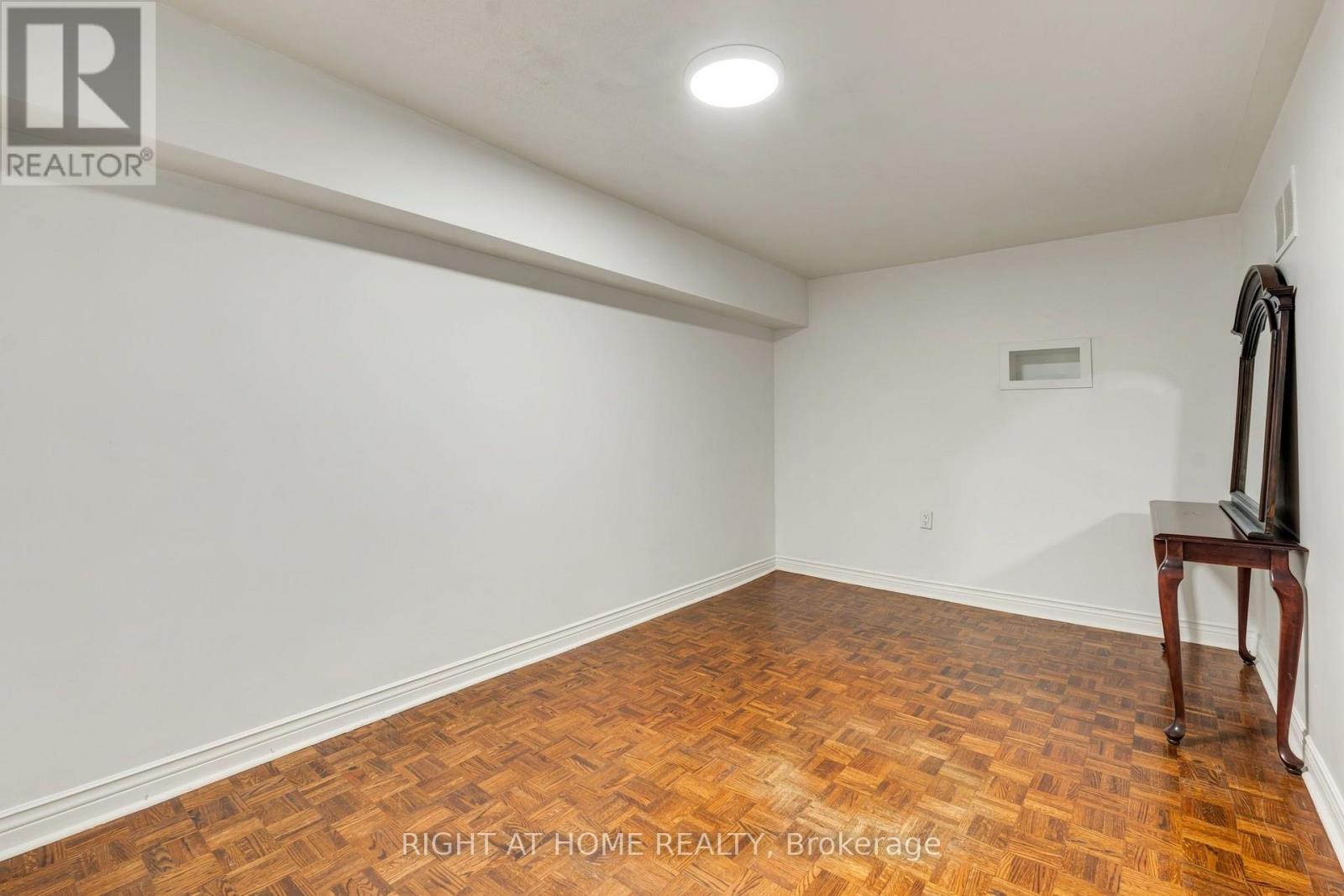 1302 REDBANK CRESCENT - 31