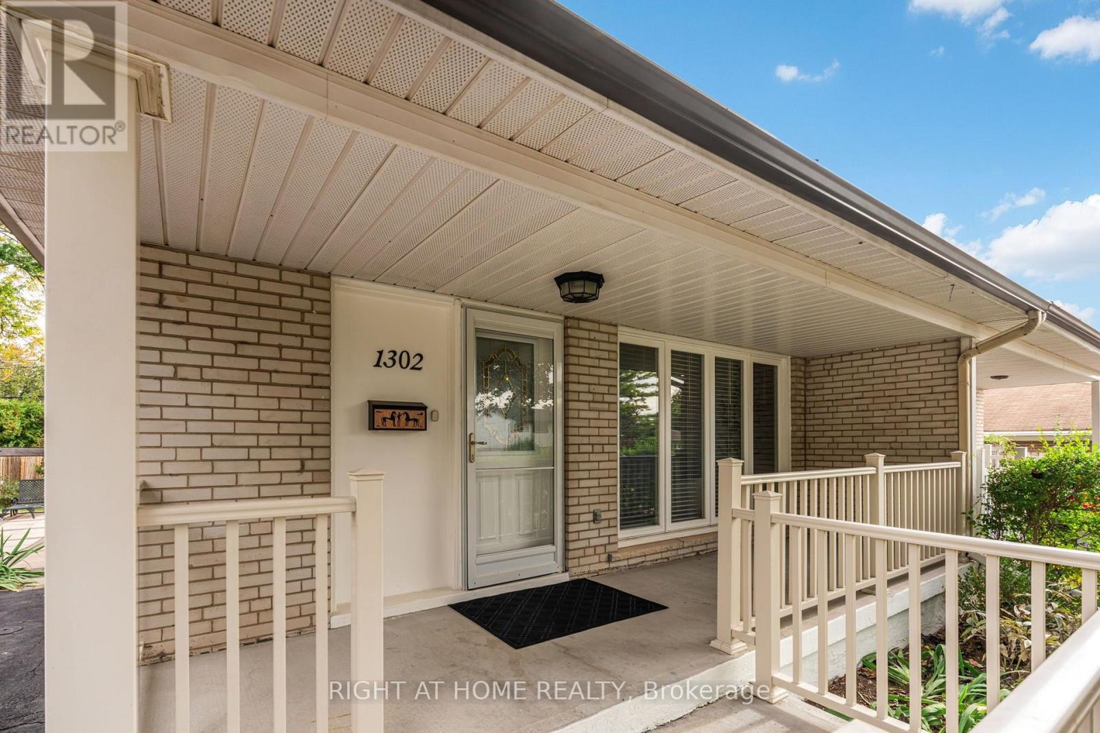 1302 REDBANK CRESCENT - 37