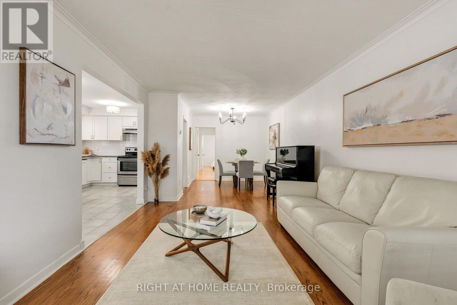 1302 REDBANK CRESCENT, Oakville (CP College Park) — photo 5
