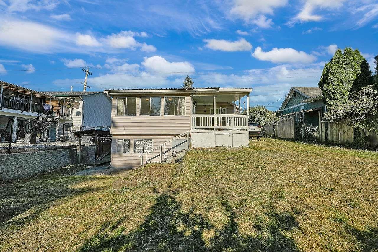 7697 CEDAR Street, Mission, British Columbia, V2V3M6, Mission, British Columbia — photo 4 of 5