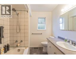 2370 Mountain Highway, North Vancouver, BC V7J2N3 Photo 22