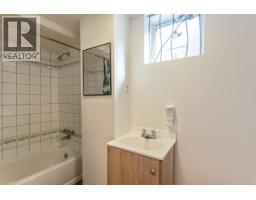 2370 Mountain Highway, North Vancouver, BC V7J2N3 Photo 27