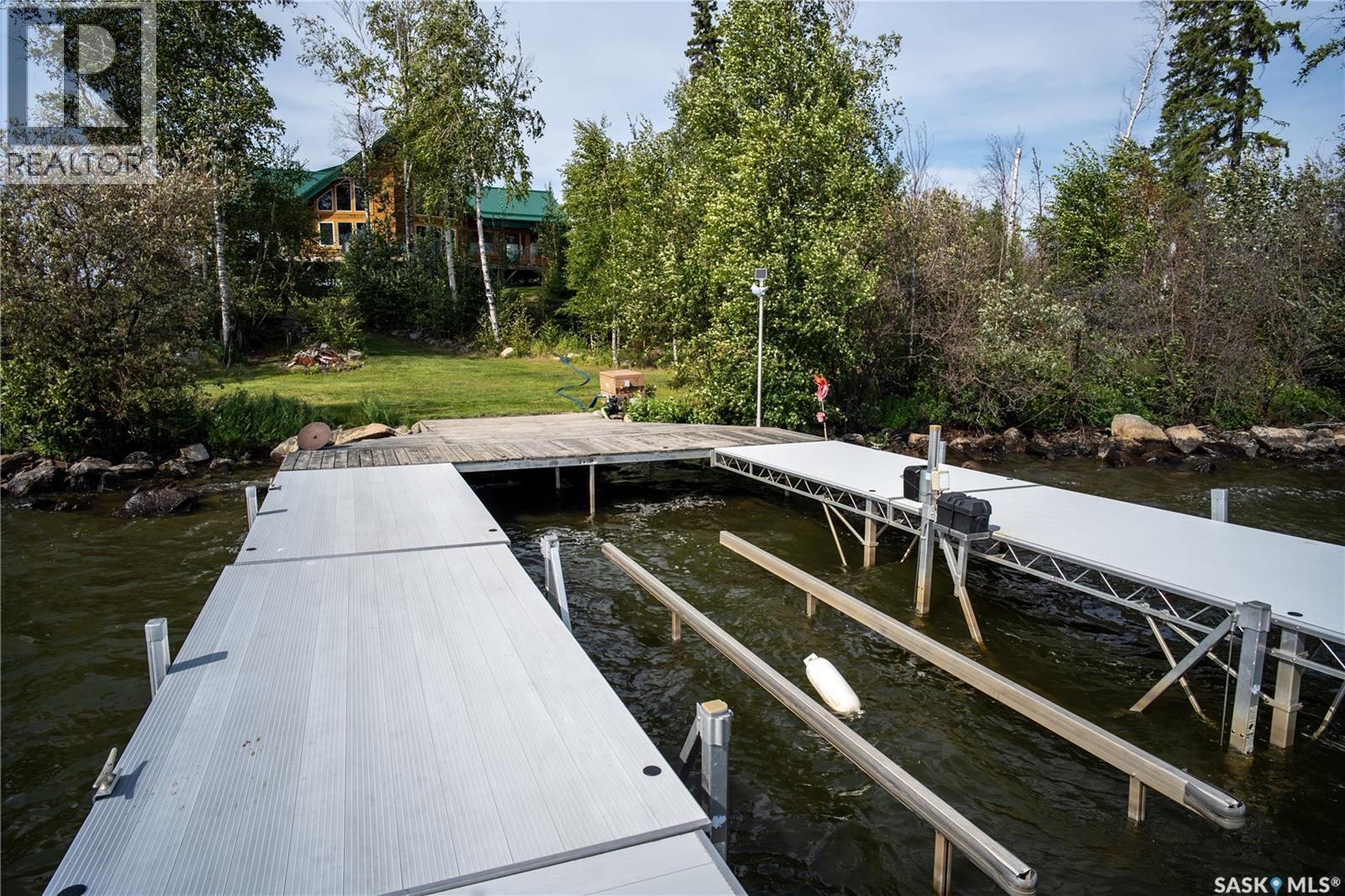 Stunning Remote 4 Season Lakehouse on Nemeiben - Image 75
