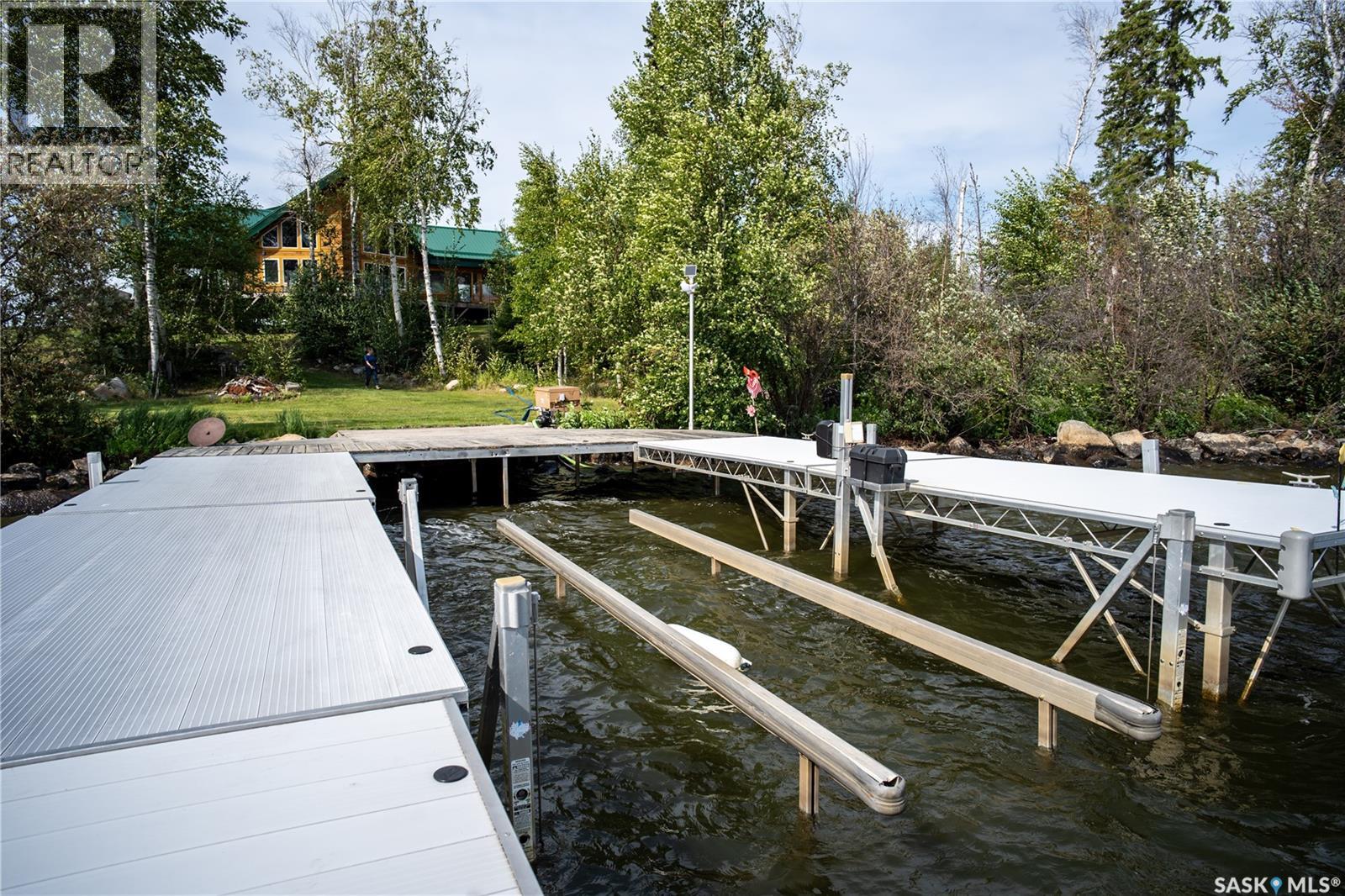 Stunning Remote 4 Season Lakehouse on Nemeiben - 76