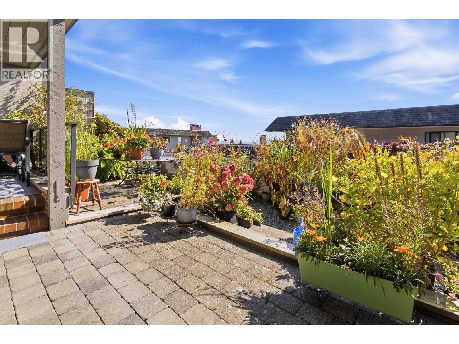 Photo of 22 2214 FOLKESTONE WAY 23