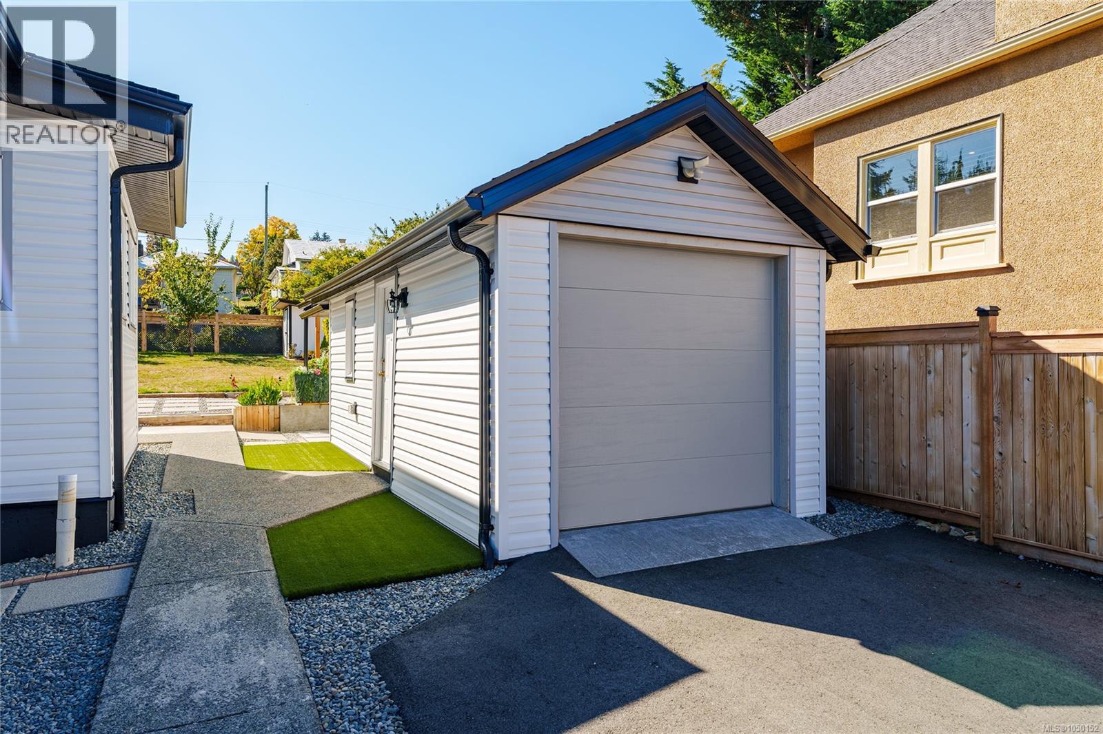 471 Selby St - Image 6
