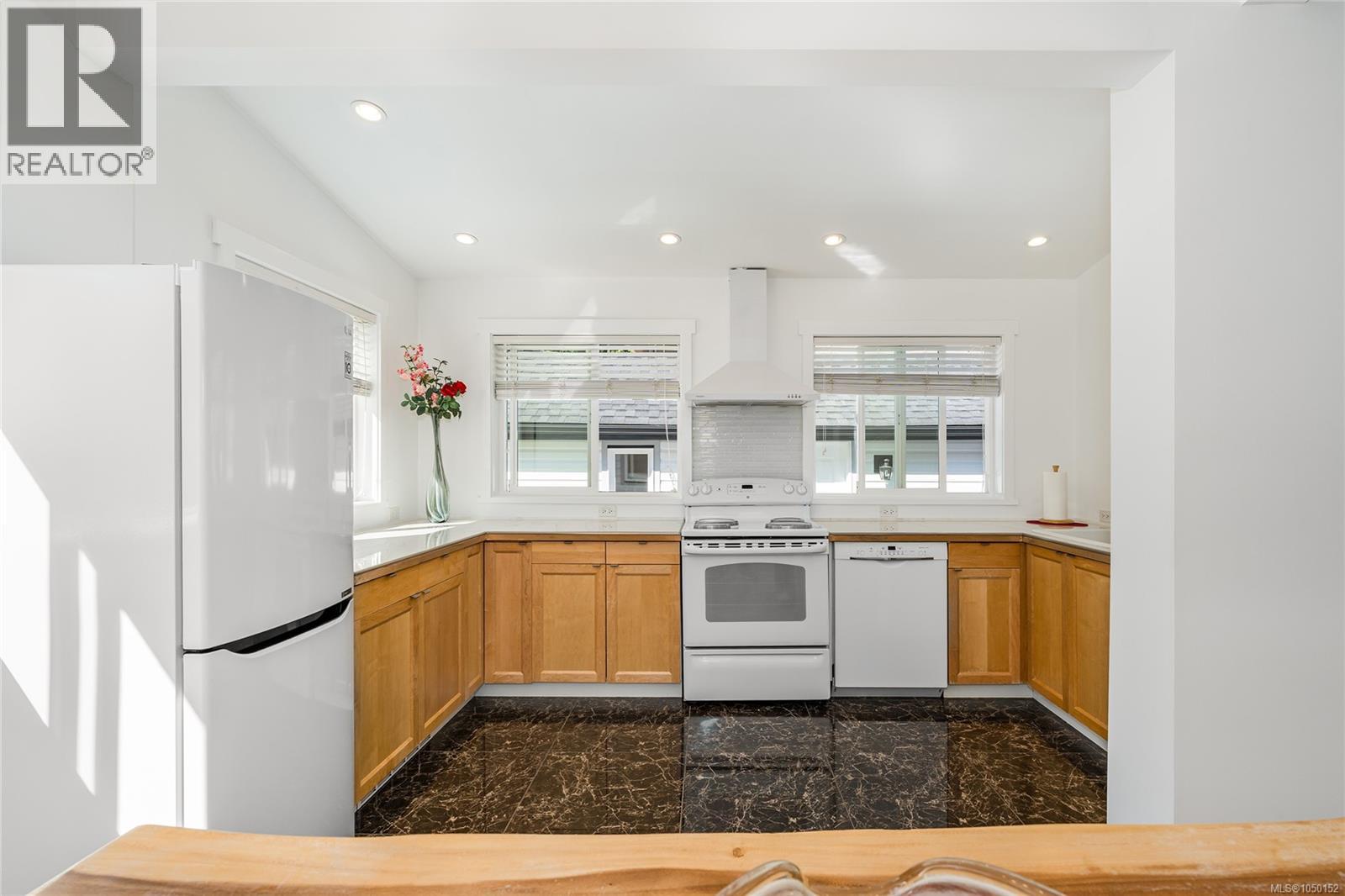 471 Selby St - Image 33