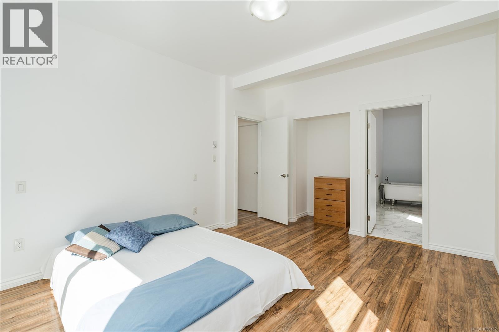 471 Selby St - Image 40