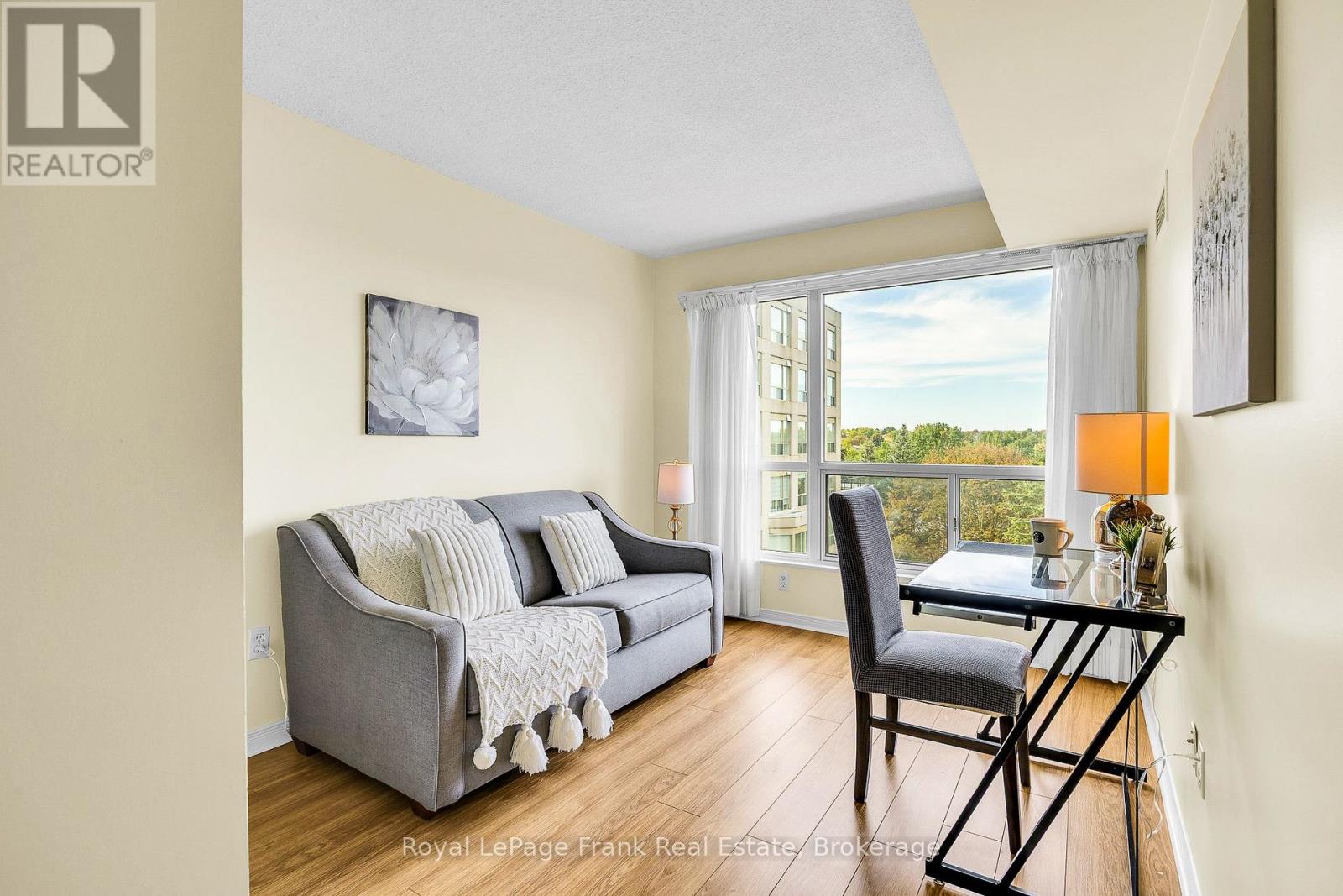 #602 712 ROSSLAND ROAD E - 27