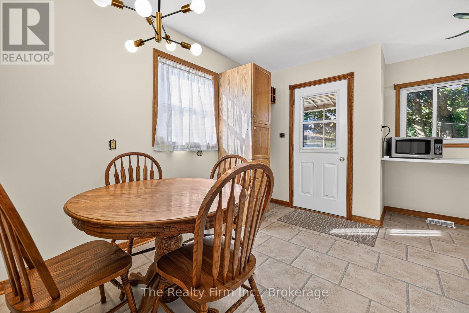 325 VICTORIA STREET N - 24