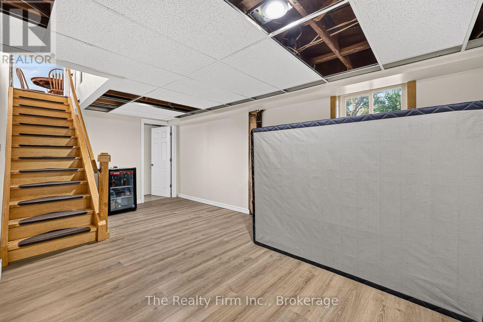 325 VICTORIA STREET N - 43