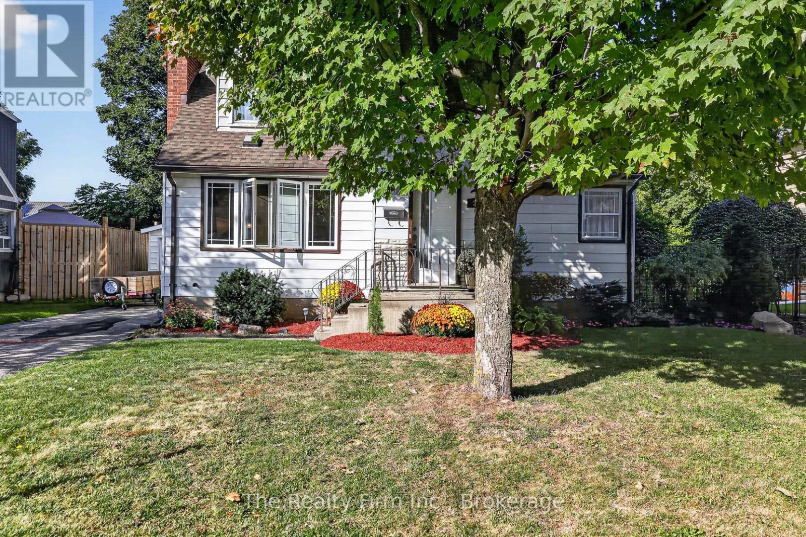 325 VICTORIA STREET N - 5