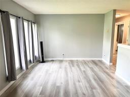 42 Main Street, Tyndall, MB R0E2B0 Photo 8