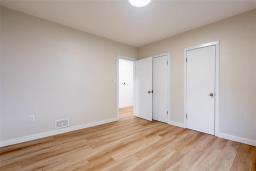 122 Ravelston Avenue E, Winnipeg, MB R2C0J9 Photo 12