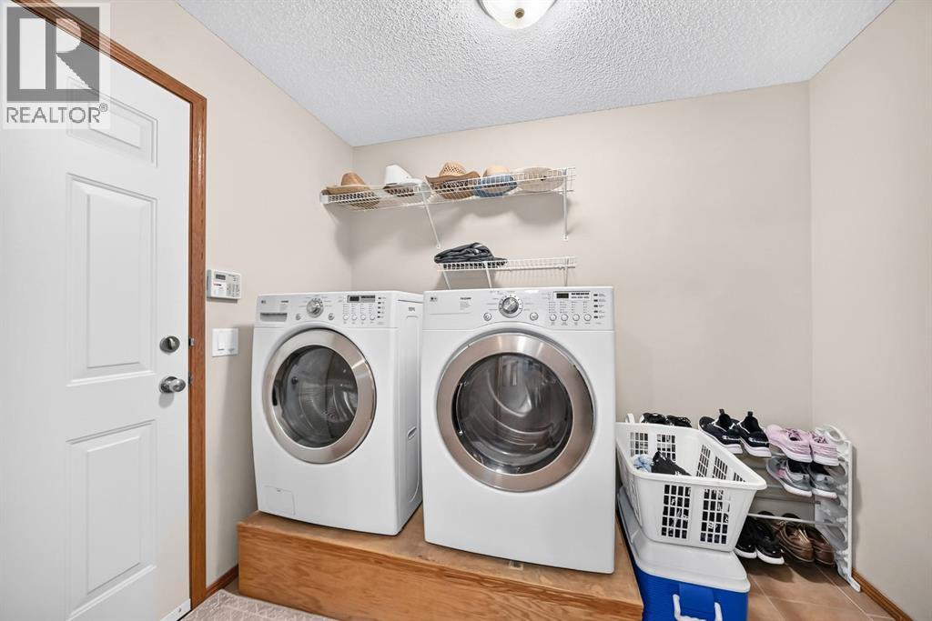 234 Somerglen Way SW - 37