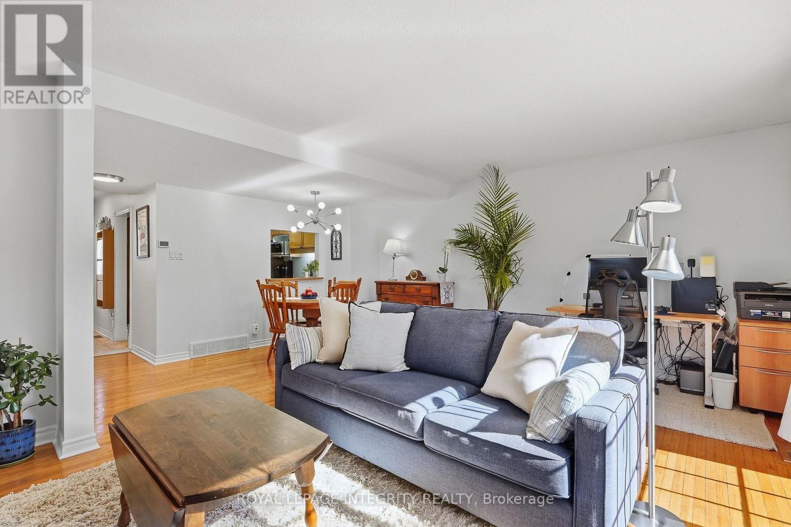 18 GREENBANK ROAD S - 13