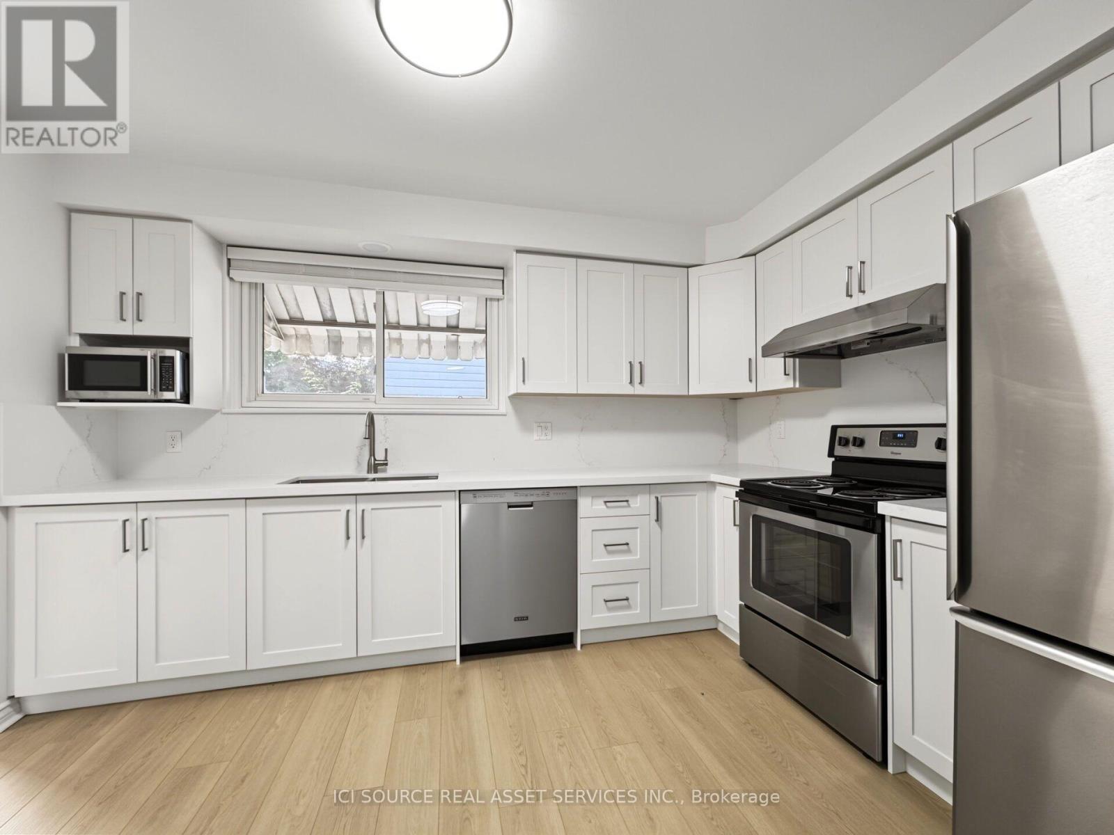 Upper Unit- 42 Follett Court, Ajax, ON photo 2
