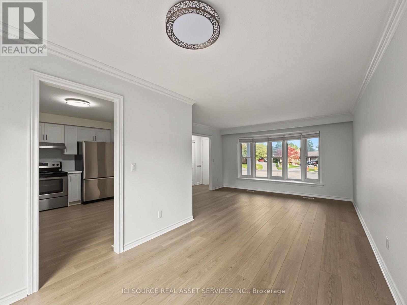 Upper Unit- 42 Follett Court, Ajax, ON photo 3