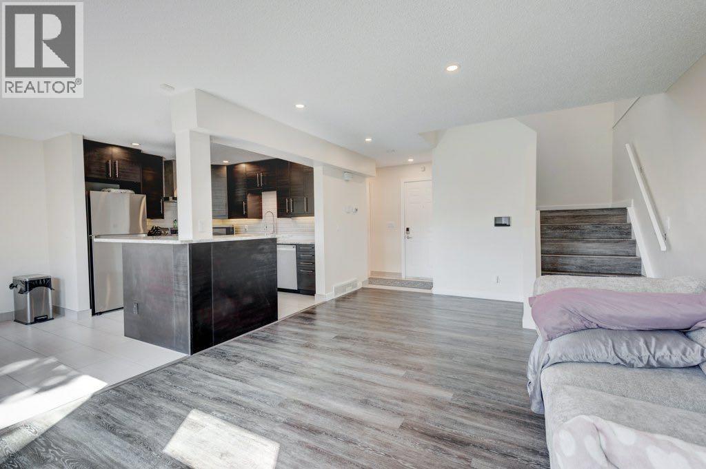 155 Bracewood Way SW, Calgary, Alberta, T2W3C3 — thumbnail 6