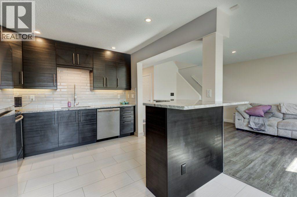 155 Bracewood Way SW, Calgary, Alberta, T2W3C3 — thumbnail 12