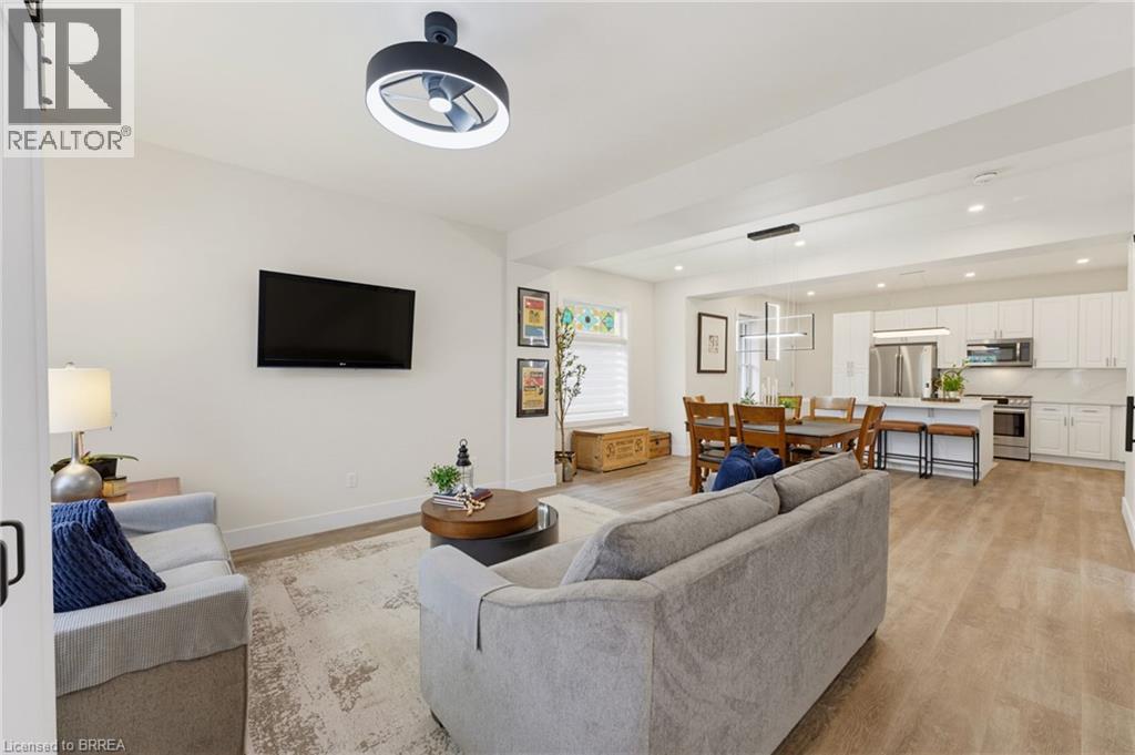 118 CLARENCE Street - 6