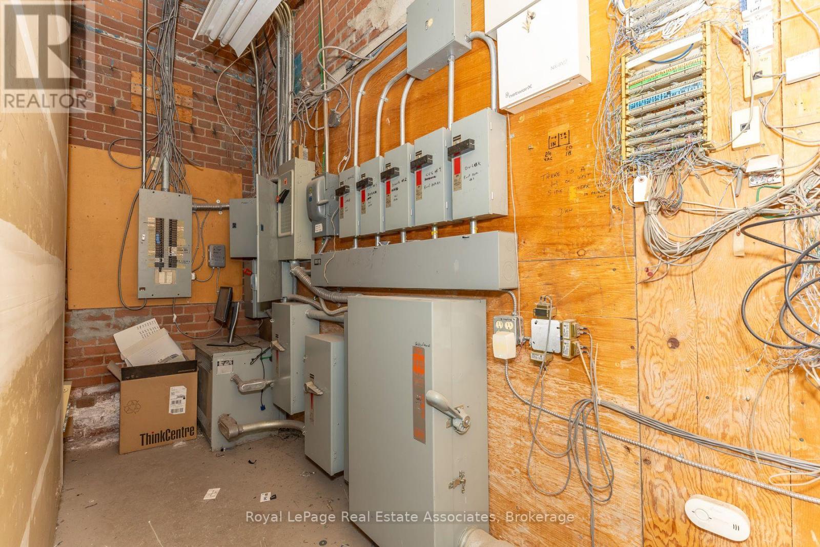 381 Richmond Street East — photo 28
