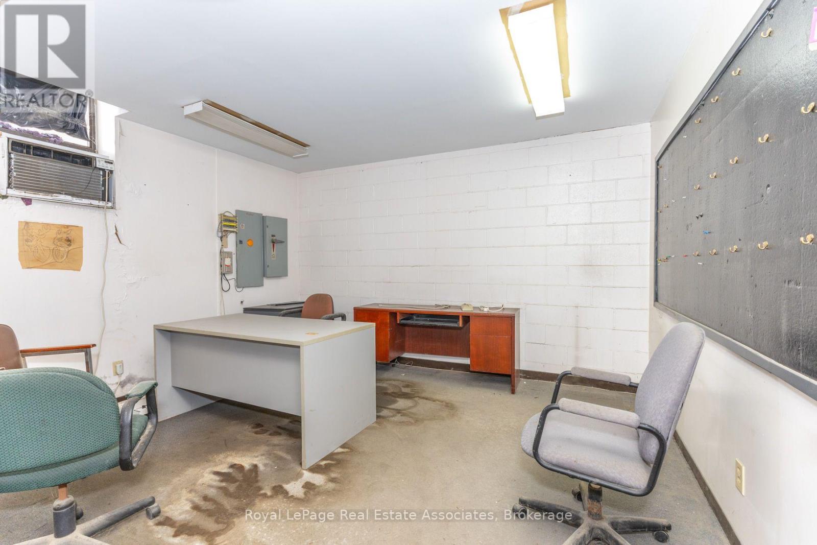 381 Richmond Street East — photo 17
