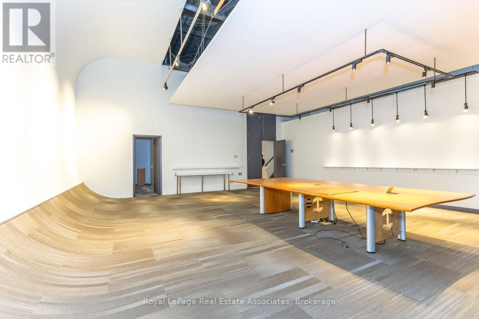 381 Richmond Street East — photo 40