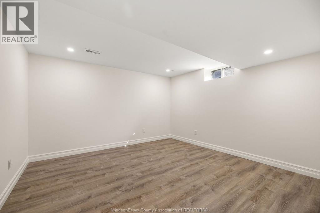1004 WOODLAND CRES - 37
