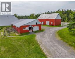 Barn, workshop & riding arena