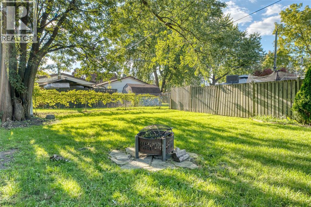 1325 Bernard - Image 32