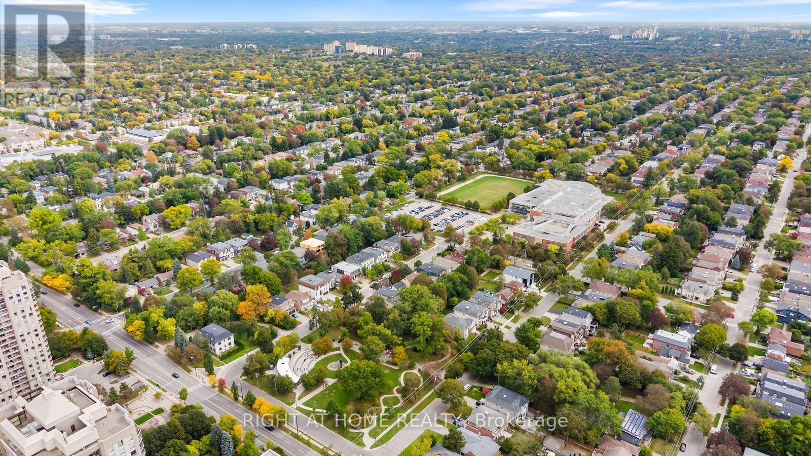 #901 21 HILLCREST AVENUE - 34