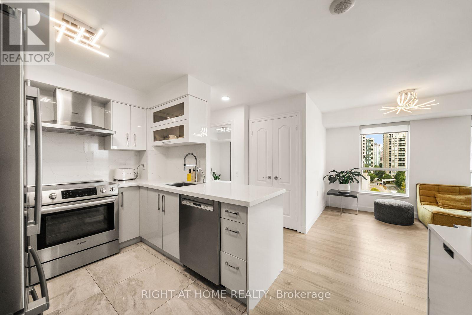 #901 21 HILLCREST AVENUE - 4