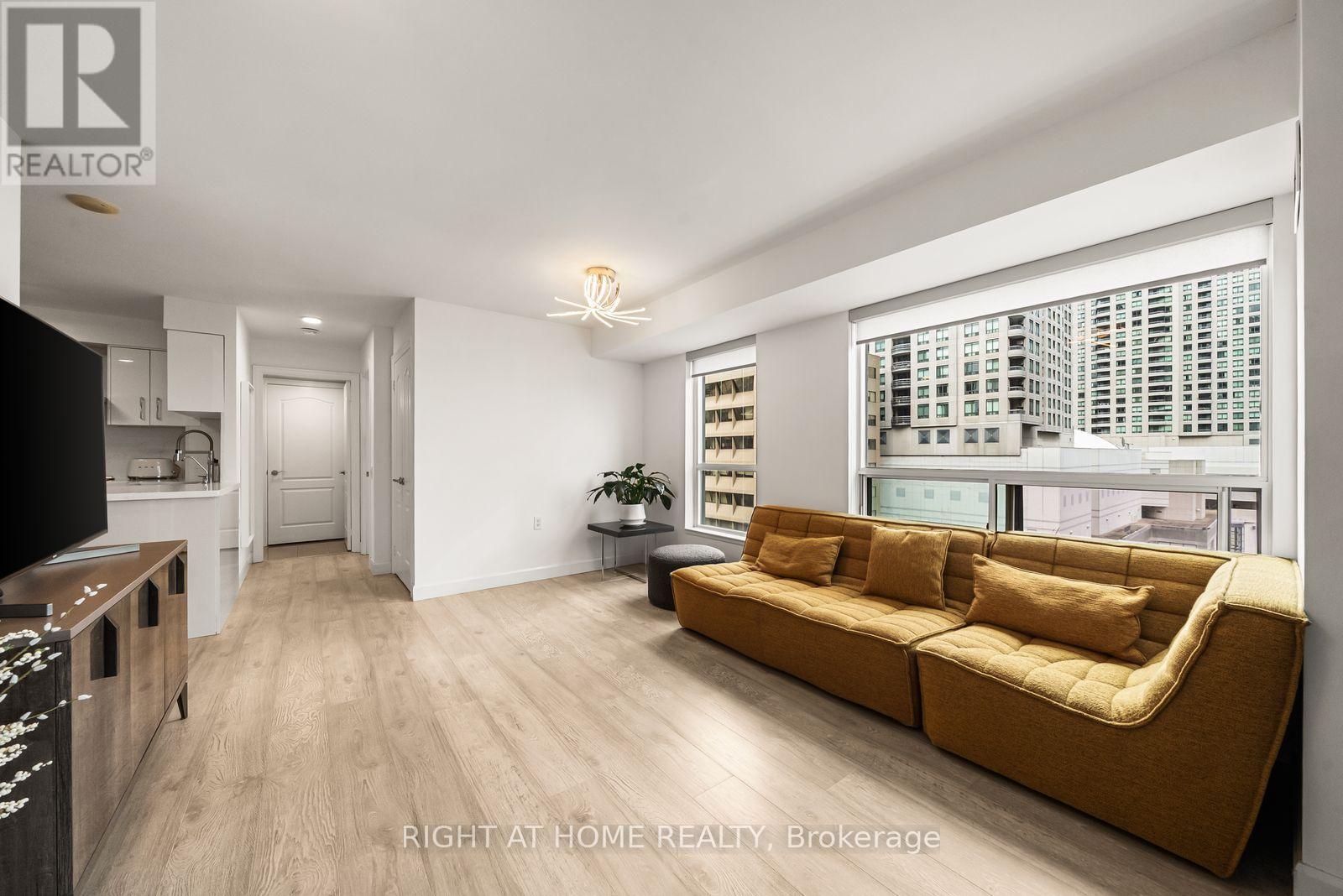 #901 21 HILLCREST AVENUE - 6
