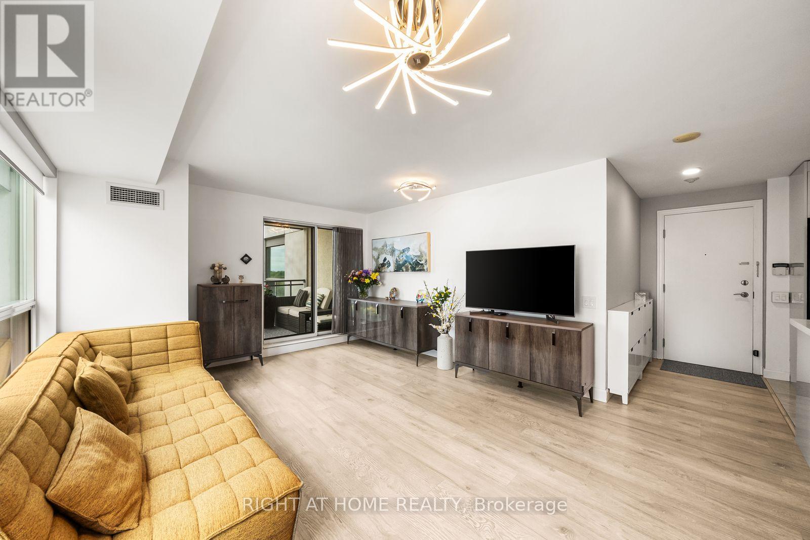 #901 21 HILLCREST AVENUE - 8