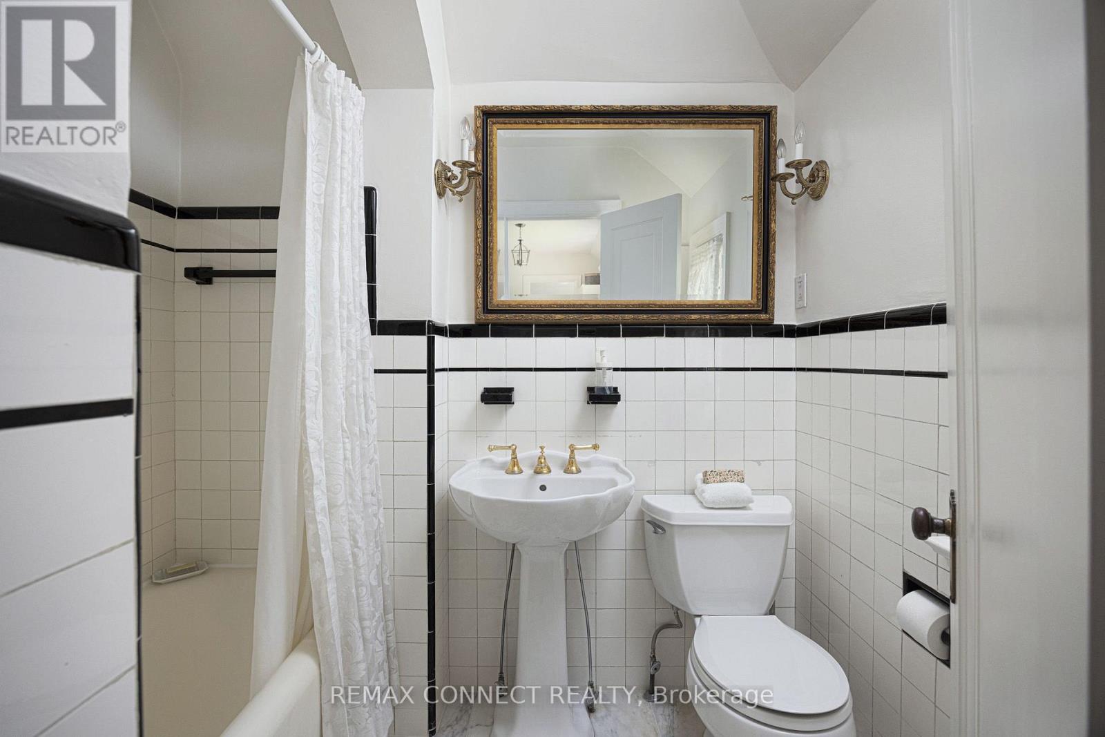 22 BELVEDERE BOULEVARD - Image 32