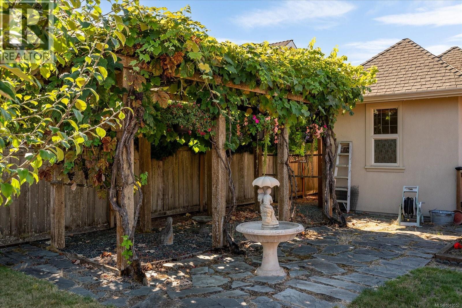 616 Attenborough St - 35